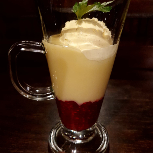 Biała czekolada z malinami